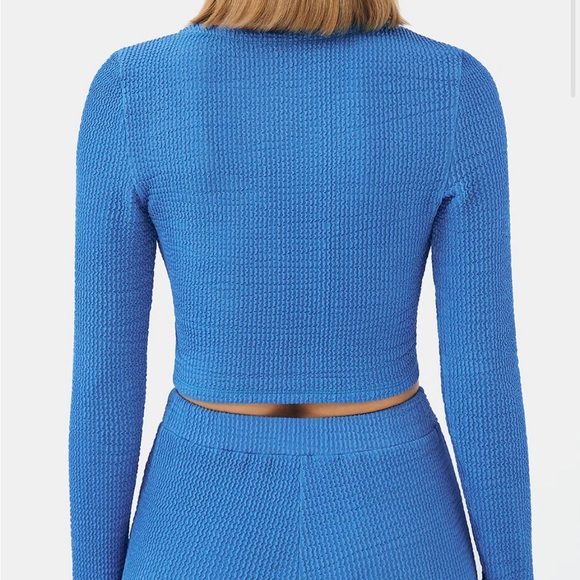 SOLADO Button Front Texture Long Sleeve Crop Top - Picture 5 of 6